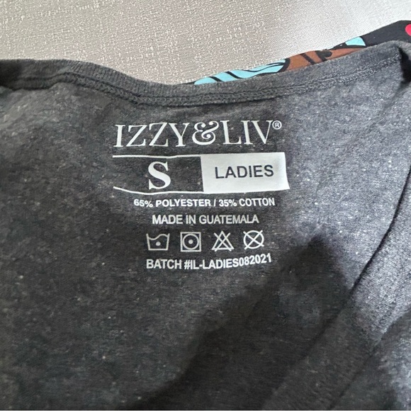 #073 Sz S Charcoal V-Neck Tee - NIP | Izzy & Liv - Picture 5 of 5